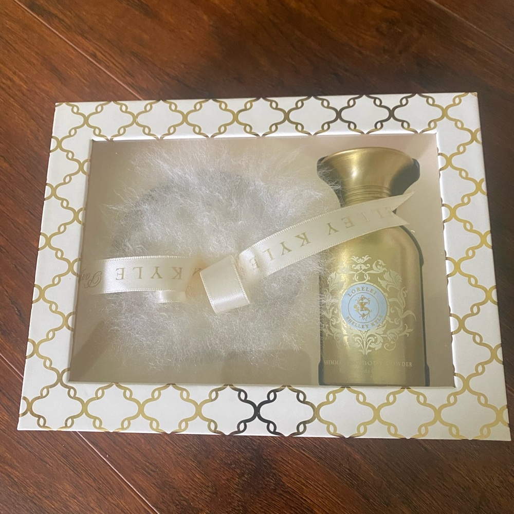 Luxurious Gold and White Shimmering Powder